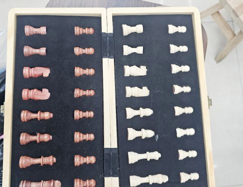 FOLDING MAGNETIC CHESS BOARD
