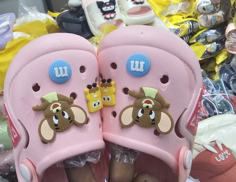 FASHION KIDS CROCS NON SLIP THICK MATERIAL
