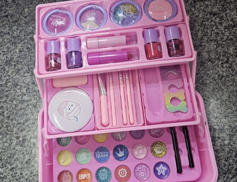 GIRLS NON TOXIC MAKE UP KIT WITH BRUSH LIP BUM AND EYE SHADOWS